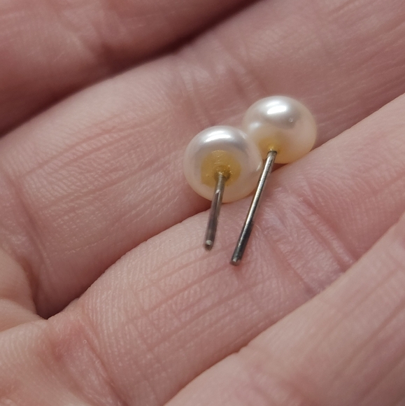 White Pearl Stud Earrings Landan Girl Real Pearl Stud Earrings - Picture 9 of 11